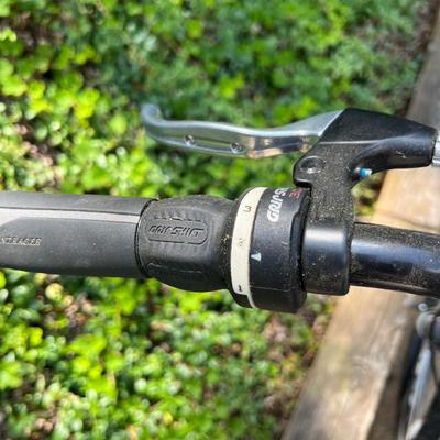 Shift 2 Womenâ€™s Trek 19â€ Bicycle & Helmet (G-MK)