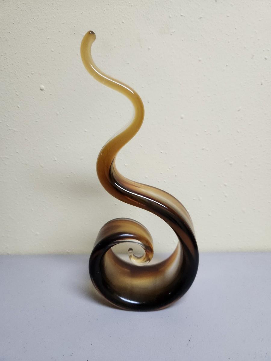 Brown glass decor | EstateSales.org