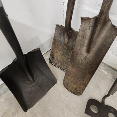 Lot of 7 Garden Yard Tools Shovels Hoes Bulb Hole Planter digger