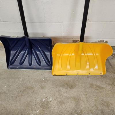 2 Snow Shovels Ames &  Arctic Blast
