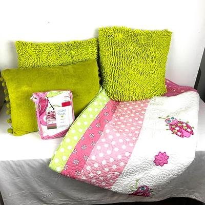 827 Ladybug Twin Bedspread from Jillian's Closet with matching sham and Pillows