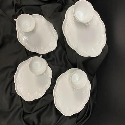 Colony Vintage Harvest Grape Milk Glass Set