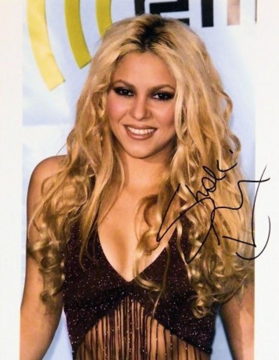 SHAKIRA signed autographed photo sexy pose COA Hologram main image 1
