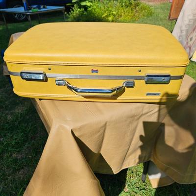 Vintage American Tourister & Samsonite Luggage  (OB2-JS)