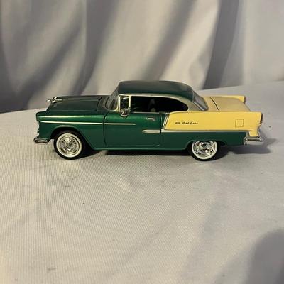 Vintage Die Cast Cars (UO-MG)