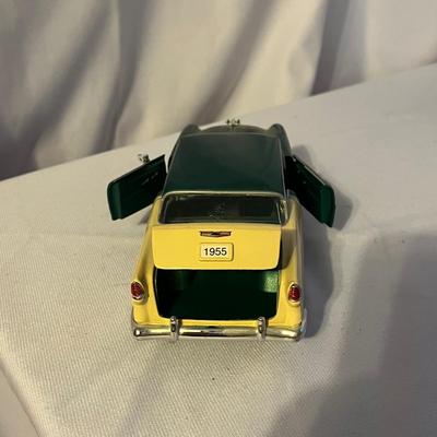 Vintage Die Cast Cars (UO-MG)