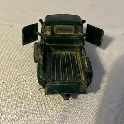 Vintage Die Cast Cars (UO-MG)