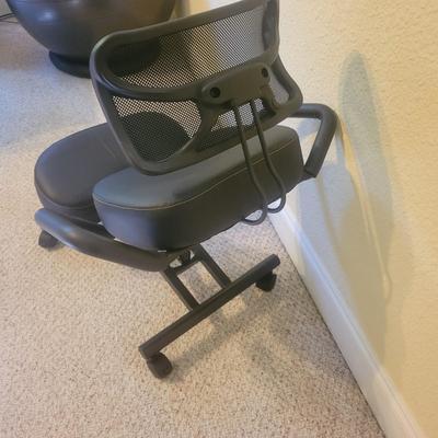 Kneeling Posture Chair (O-DW)