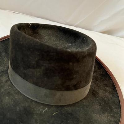 Americana - Large Flag, Rug, Documents/Deeds & Wool Hat (UB-RG)