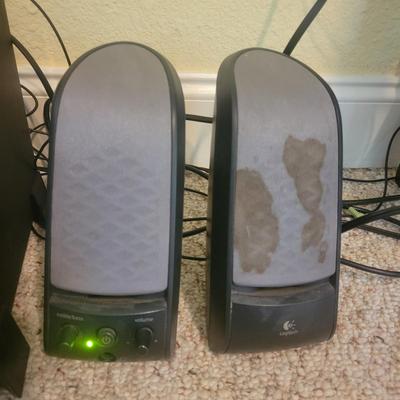 Edifier and Logotech Computer Speakers (O-DW)