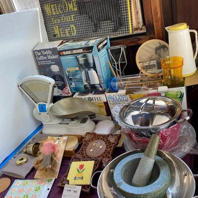 Vintage Scale, Motor and pestle