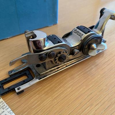 Buttonhole attachment NIB