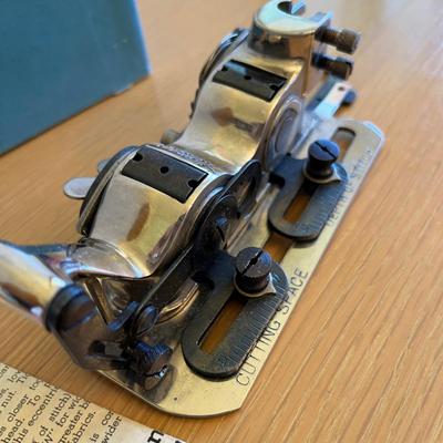 Buttonhole attachment NIB