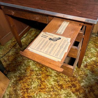 Oak Vintage Desk (UO-RG)