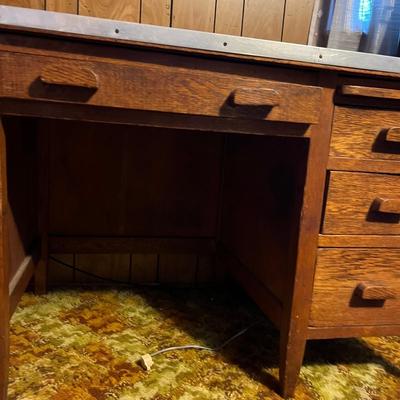 Oak Vintage Desk (UO-RG)