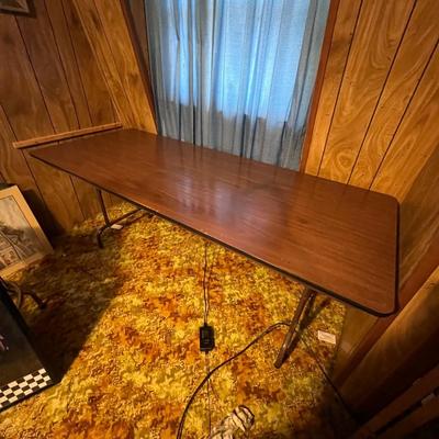 Eight Foot & Six Foot Folding Tables (UO-RG)