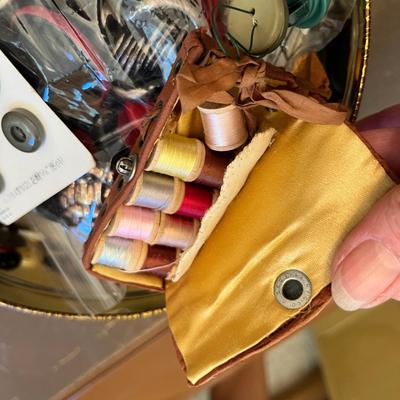 Tin of buttons & buckles