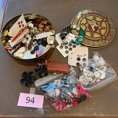 Tin of buttons & buckles