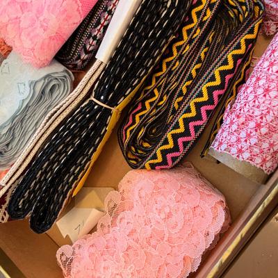 Box of lace & edging.
