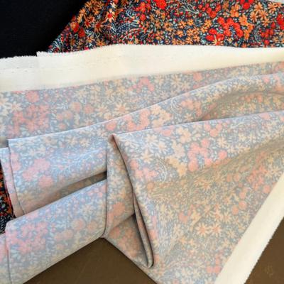 2 yardage material Black & Print