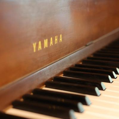 YAMAHA M2F Walnut Upright Piano