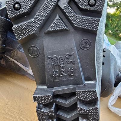 8 Pairs Of Rubber Boots Size 11  (OB2-JS)