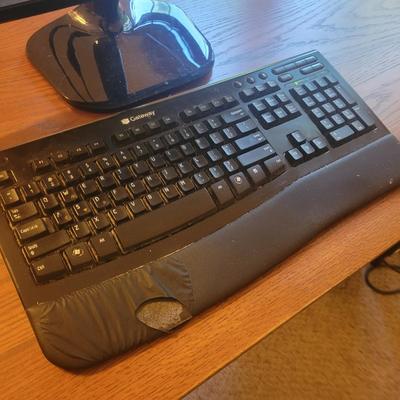 Azza CPU, LG Monitor and Keyboards (O-DW)