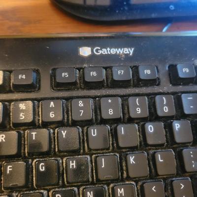 Azza CPU, LG Monitor and Keyboards (O-DW)