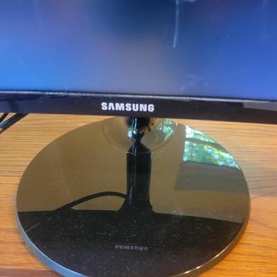 Samsung 24" Curved Monitor (O-DW)