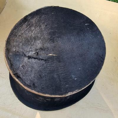 Three Men's Vintage Hats/Boxes (OB2-JS)