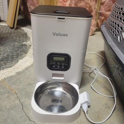 Voluas Auto Feeder, Pet Carriers and Other Pet Accessories (WS-DW)