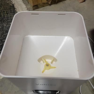 Voluas Auto Feeder, Pet Carriers and Other Pet Accessories (WS-DW)