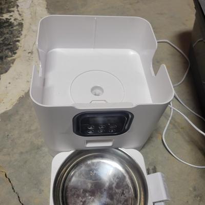 Voluas Auto Feeder, Pet Carriers and Other Pet Accessories (WS-DW)