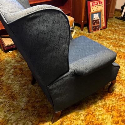 Wing Back Recline by Action Lane & Drop Leaf Small Side Table (UO-RG)