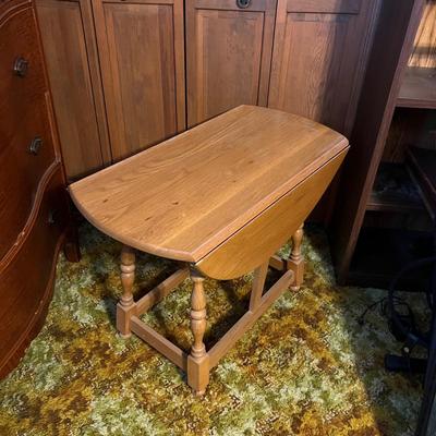 Wing Back Recline by Action Lane & Drop Leaf Small Side Table (UO-RG)