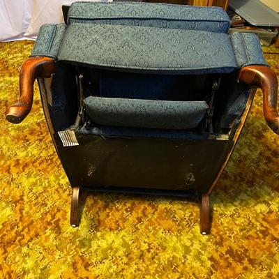 Wing Back Recline by Action Lane & Drop Leaf Small Side Table (UO-RG)