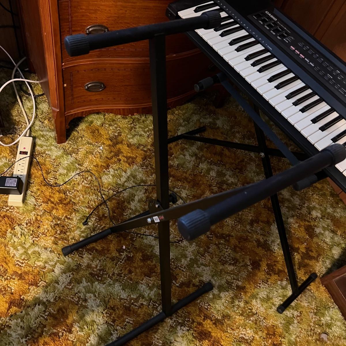Casio LK-35 & CT-640 Keyboards W/Stands (UO-RG