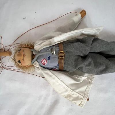 Puppets & Clown On A Swing (UB-RG)