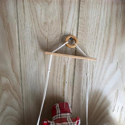 Puppets & Clown On A Swing (UB-RG)