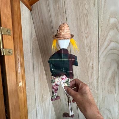 Puppets & Clown On A Swing (UB-RG)