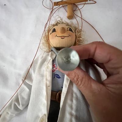 Puppets & Clown On A Swing (UB-RG)