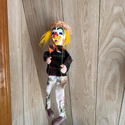 Puppets & Clown On A Swing (UB-RG)