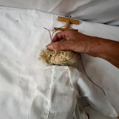 Puppets & Clown On A Swing (UB-RG)