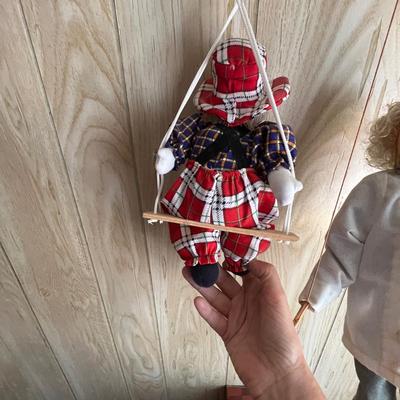 Puppets & Clown On A Swing (UB-RG)