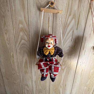 Puppets & Clown On A Swing (UB-RG)