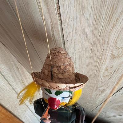 Puppets & Clown On A Swing (UB-RG)