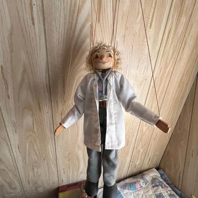 Puppets & Clown On A Swing (UB-RG)