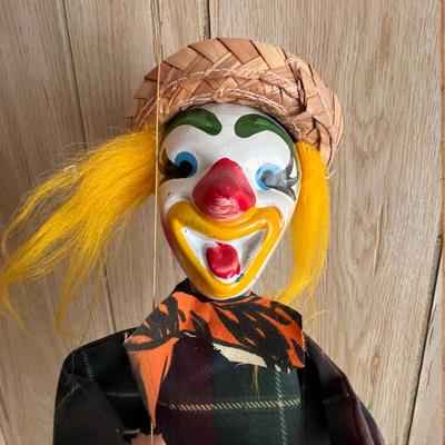 Puppets & Clown On A Swing (UB-RG)