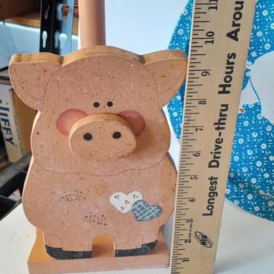 Kitchen Pig metal trays, Dish cloths, Pig corn holders and pig utensils