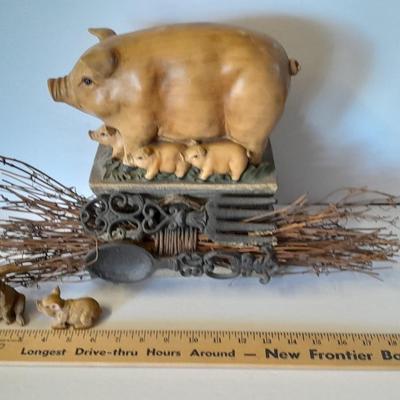 Pig figures and tall pig decorative statue